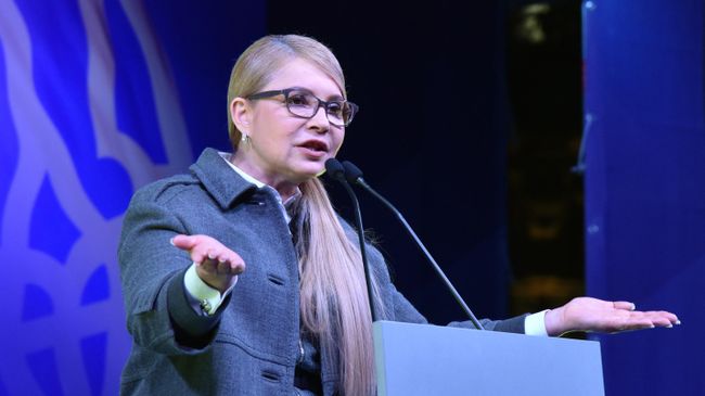 Кандидат в президенты Украины Юлия Тимошенко во время встречи с избирателями во Львове Кандидат в президенты Украины Юлия Тимошенко во время встречи с избирателями во Львове