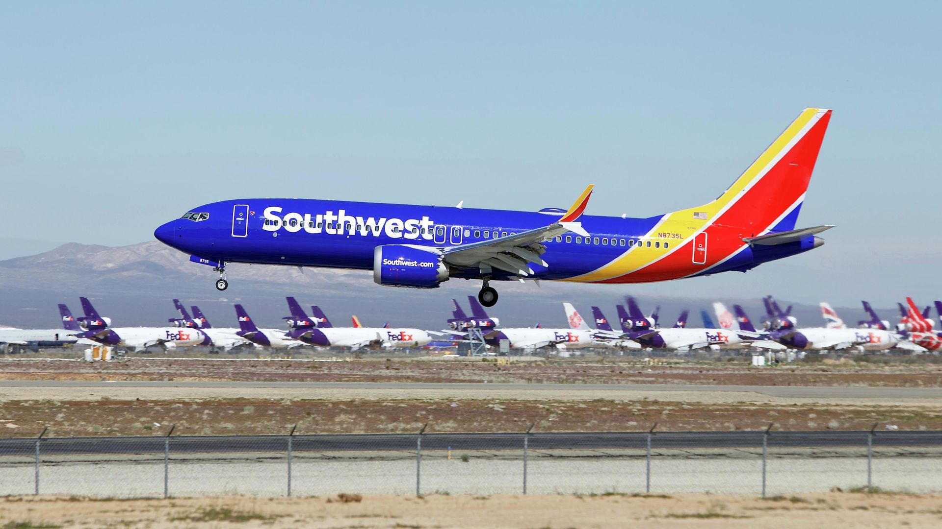 Самолет Boeing 737 Max авиакомпании Southwest Airlines заходит на посадку Самолет Boeing 737 Max авиакомпании Southwest Airlines заходит на посадку - РИА Новости, 1920, 27.03.2024