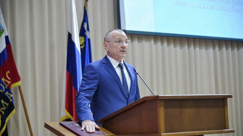 Новый мэр Белгорода Юрий Галдун во время принятия присяги. 26 марта 2019 Новый мэр Белгорода Юрий Галдун во время принятия присяги. 26 марта 2019 - РИА Новости, 1920, 27.03.2019