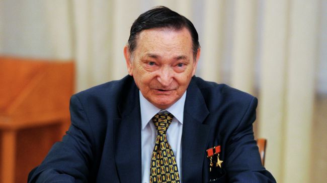 Летчик-космонавт, дважды Герой Советского Союза Валерий Быковский Летчик-космонавт, дважды Герой Советского Союза Валерий Быковский