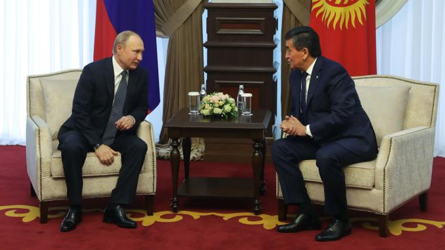 Президент РФ Владимир Путин и президент Киргизии Сооронбай Жээнбеков Президент РФ Владимир Путин и президент Киргизии Сооронбай Жээнбеков
