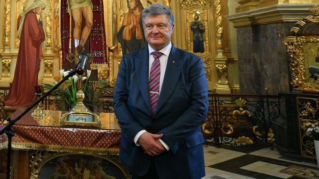 Президент Украины Петр Порошенко во время посещения храма в Тернополе. 25 марта 2019 Президент Украины Петр Порошенко во время посещения храма в Тернополе. 25 марта 2019