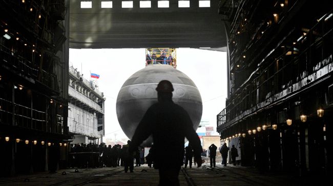 Торжественная церемония спуска на воду дизель-электрической подводной лодки проекта 636.3 Петропавловск-Камчатский на Адмиралтейских верфях в Санкт-Петербурге. 28 марта 2019