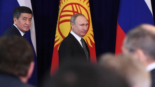 Владимир Путин и президент Киргизии Сооронбай Жээнбеков во время встречи. 28 марта 2019 Владимир Путин и президент Киргизии Сооронбай Жээнбеков во время встречи. 28 марта 2019