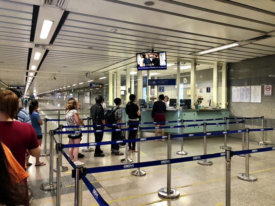 Очередь в кассу в метро, Бангкок, Таиланд 