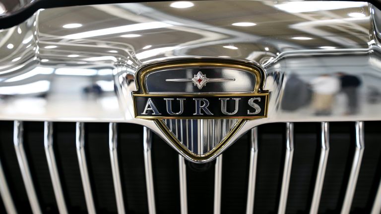 Шильдик автомобиля Aurus в Государственном научном центре РФ ФГУП НАМИ Шильдик автомобиля Aurus в Государственном научном центре РФ ФГУП НАМИ