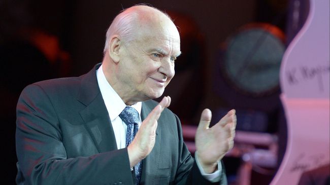 Поэт Николай Добронравов 
