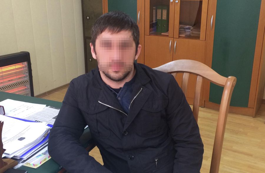 Загид (имя изменено) воевал на стороне боевиков в Сирии, а теперь работает водителем в одной из местных организаций Загид (имя изменено) воевал на стороне боевиков в Сирии, а теперь работает водителем в одной из местных организаций
