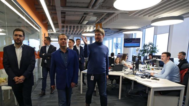 Премьер-министр РФ Д. Медведев посетил офис компании Mail.ru Group Премьер-министр РФ Д. Медведев посетил офис компании Mail.ru Group