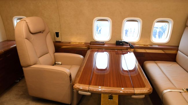 Салон самолета Ту-204-300 Сергей Королев Салон самолета Ту-204-300 Сергей Королев