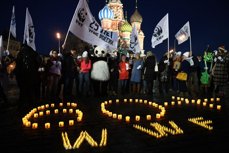 Участники экологической акции Час Земли на Красной площади в Москве. 30 марта 2019 Участники экологической акции Час Земли на Красной площади в Москве. 30 марта 2019