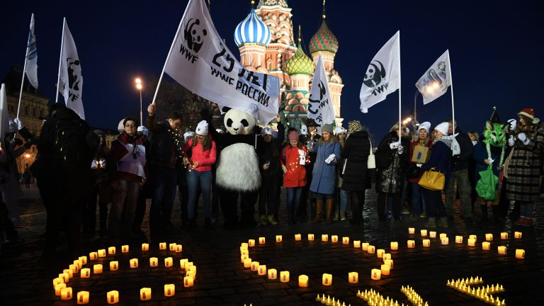 Участники экологической акции Час Земли на Красной площади в Москве. 30 марта 2019 Участники экологической акции Час Земли на Красной площади в Москве. 30 марта 2019