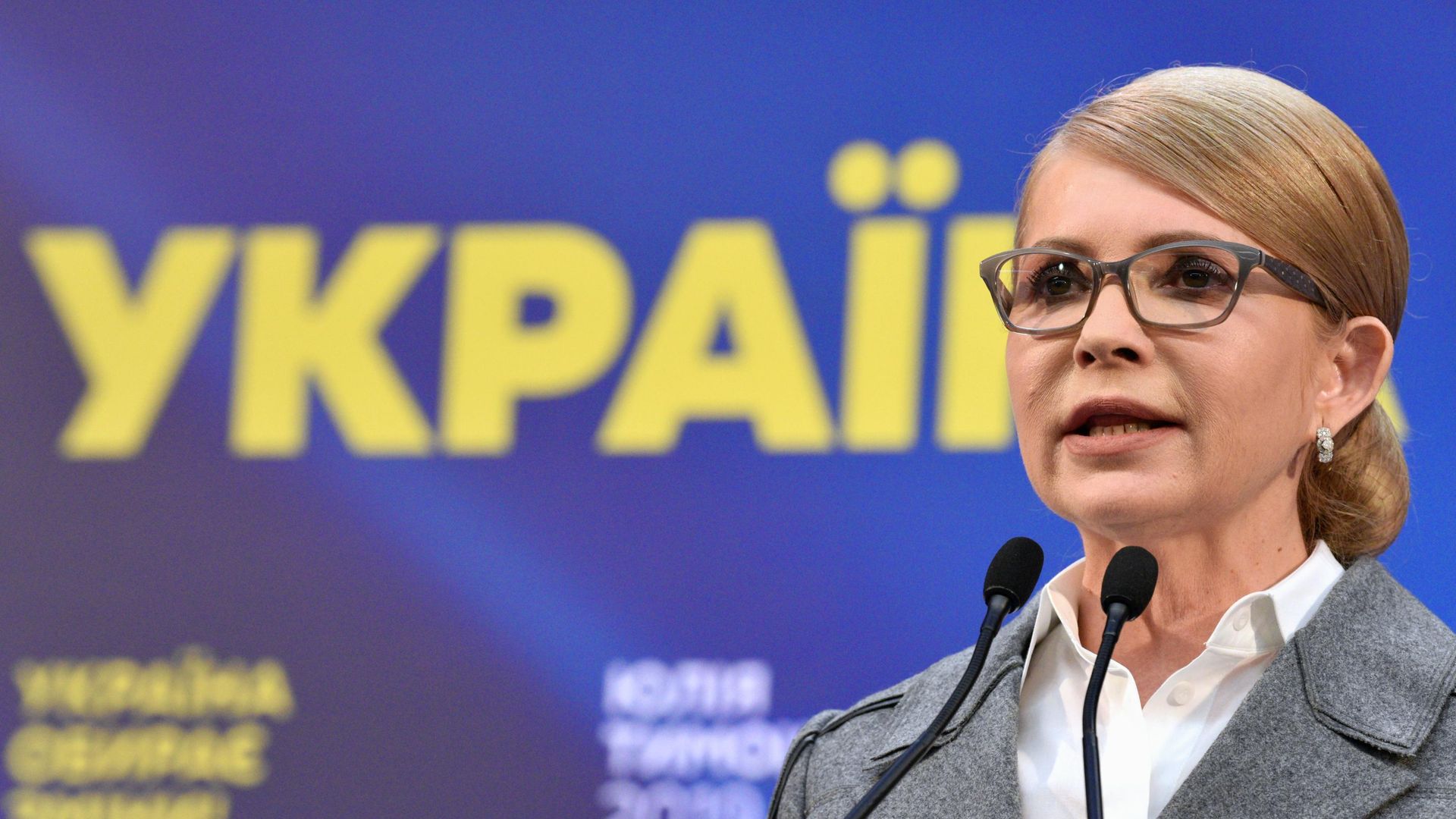 Кандидат в президенты Украины Юлия Тимошенко во время пресс-конференции в штабе партии Батькивщина в Киеве Кандидат в президенты Украины Юлия Тимошенко во время пресс-конференции в штабе партии Батькивщина в Киеве - РИА Новости, 1920
