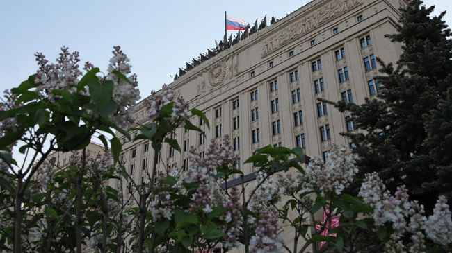 Здание министерства обороны РФ на Фрунзенской набережной в Москве Здание министерства обороны РФ на Фрунзенской набережной в Москве