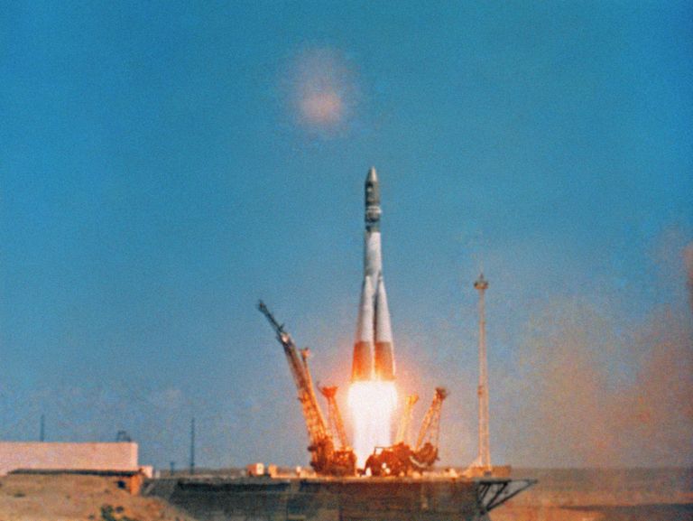 Старт космического корабля Восток-1 на космодроме Байконур Старт космического корабля Восток-1 на космодроме Байконур