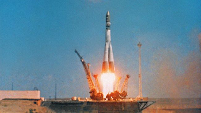 Старт космического корабля Восток-1 на космодроме Байконур Старт космического корабля Восток-1 на космодроме Байконур