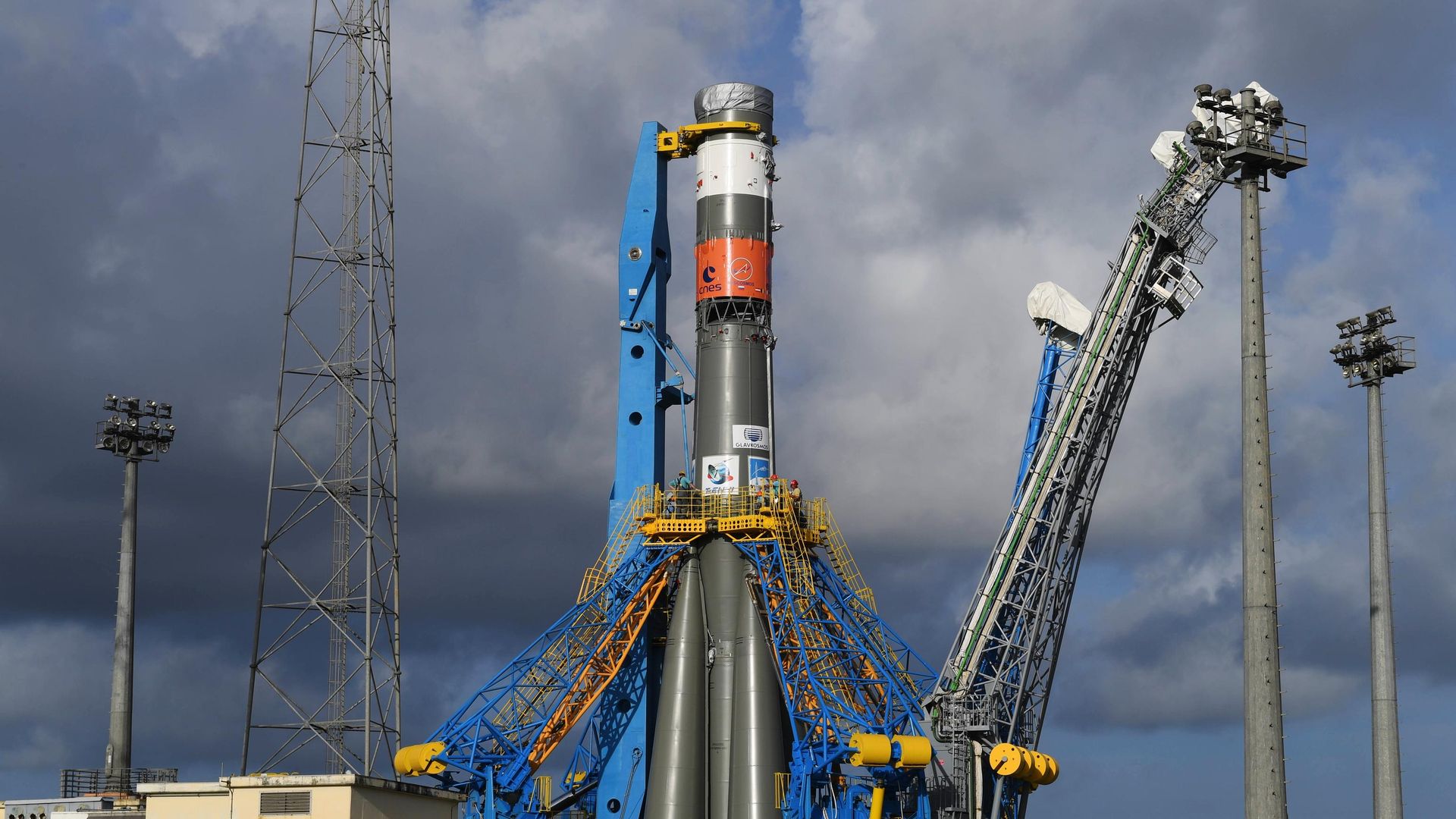 Установка ракеты-носителя Союз-СТ-Б с разгонным блоком Фрегат-МТ и четырьмя европейскими аппаратами O3b на стартовый стол космодрома Куру во Французской Гвиане. 1 апреля 2019 Установка ракеты-носителя Союз-СТ-Б с разгонным блоком Фрегат-МТ и четырьмя европейскими аппаратами O3b на стартовый стол космодрома Куру во Французской Гвиане. 1 апреля 2019 - РИА Новости, 1920, 20.03.2021