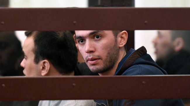 Азамжон Махмудов на выездном заседании Московского окружного военного суда в Санкт-Петербурге. 2 апреля 2019 Азамжон Махмудов на выездном заседании Московского окружного военного суда в Санкт-Петербурге. 2 апреля 2019