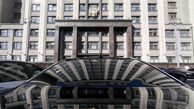 Автомобиль у здания Госдумы России