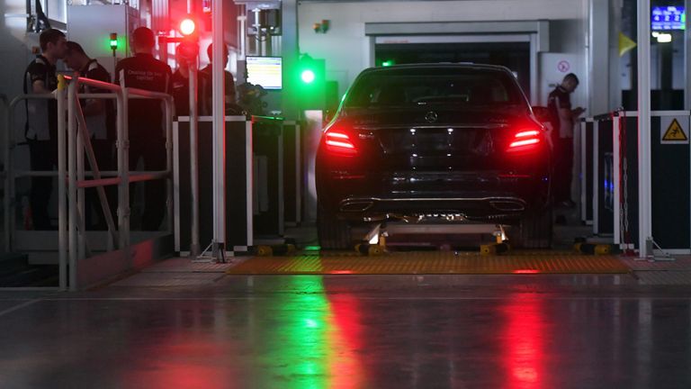 Открытие завода по производству легковых автомобилей Mercedes Открытие завода по производству легковых автомобилей Mercedes