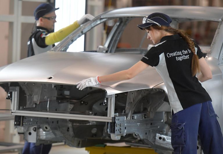 Открытие завода по производству легковых автомобилей Mercedes Открытие завода по производству легковых автомобилей Mercedes