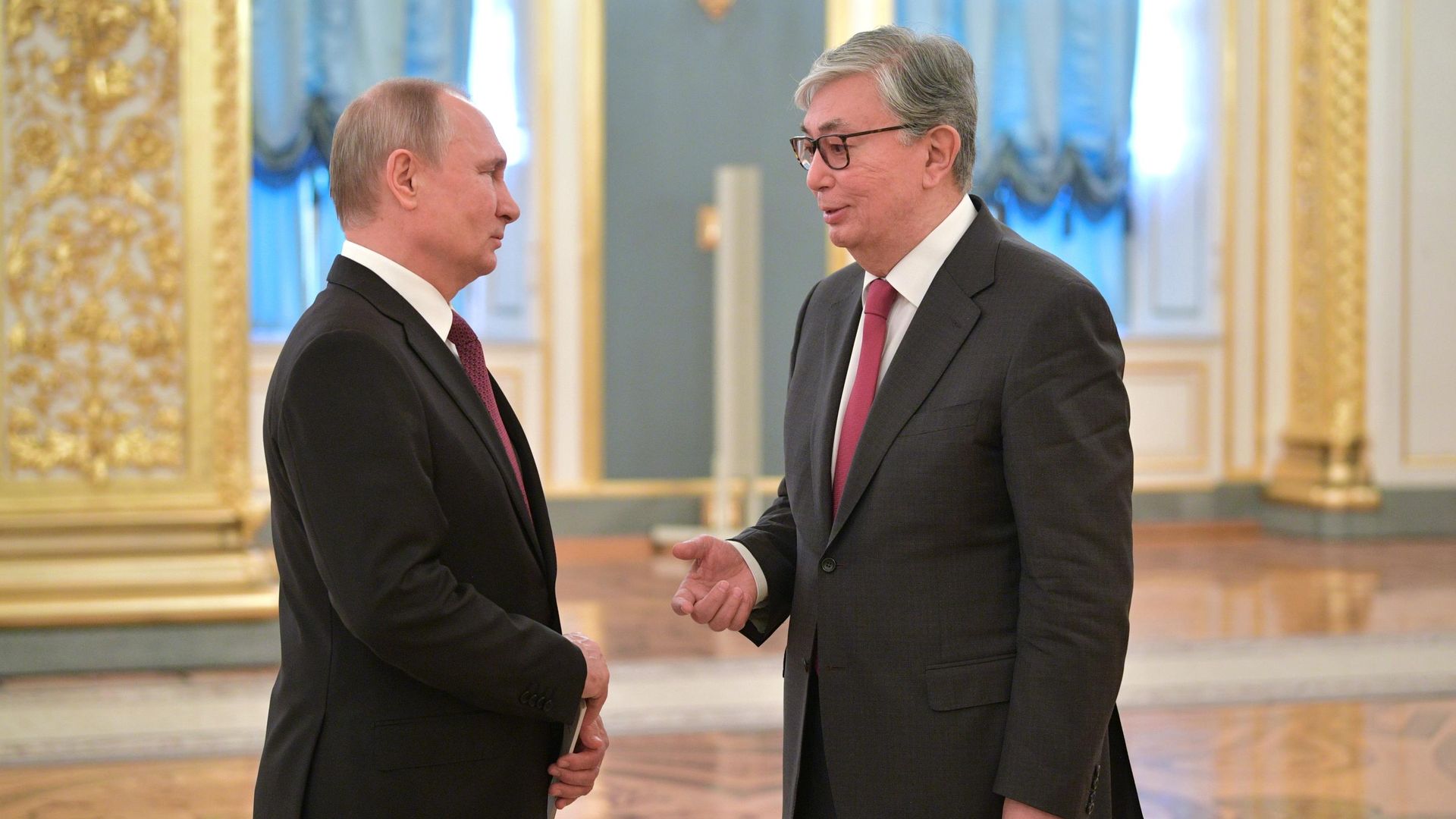 Президент России Владимир Путин и президент Казахстана Касым-Жомарт Токаев во время встречи - РИА Новости, 1920, 11.11.2025