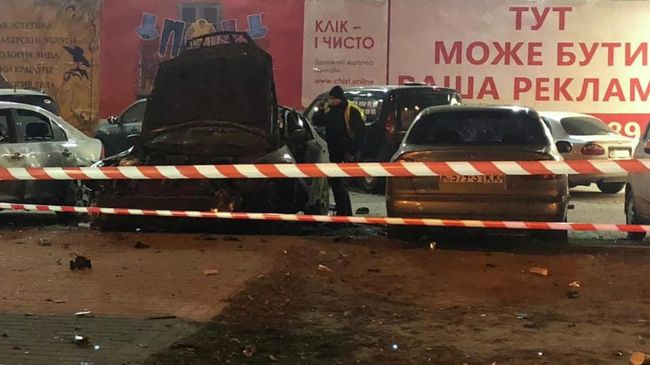 Место взрыва автомобиля в Киеве Место взрыва автомобиля в Киеве