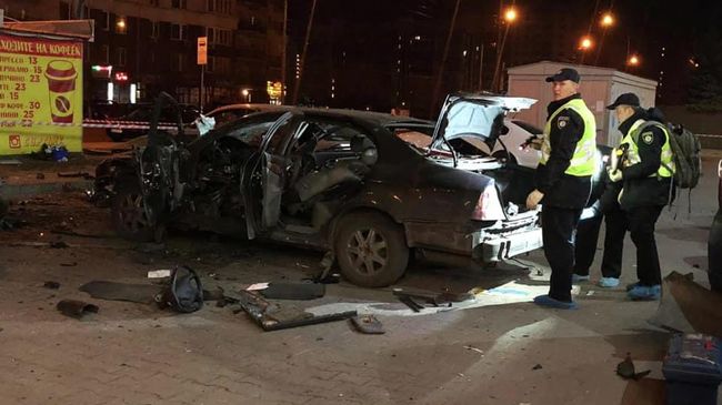 Место взрыва автомобиля в Киеве Место взрыва автомобиля в Киеве