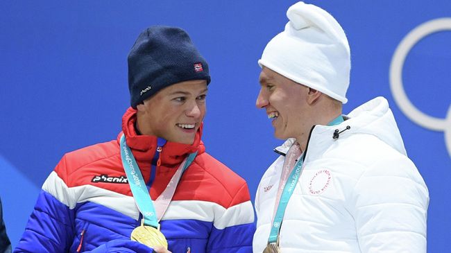 Йоханнес Хёсфлот Клебо и Александр Большунов (справа)