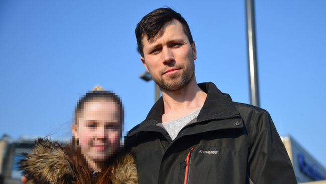 Россиянин Денис Лисов с дочерью Софией в Варшаве. 5 апреля 2019 Россиянин Денис Лисов с дочерью Софией в Варшаве. 5 апреля 2019