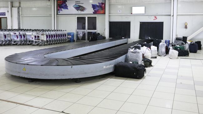 В аэропорту Триполи Митига после столкновений, Ливия