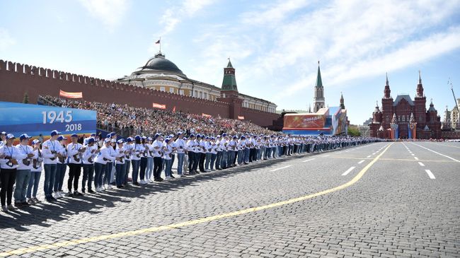 Участники акции Бессмертный полк на Красной площади в Москве Участники акции Бессмертный полк на Красной площади в Москве
