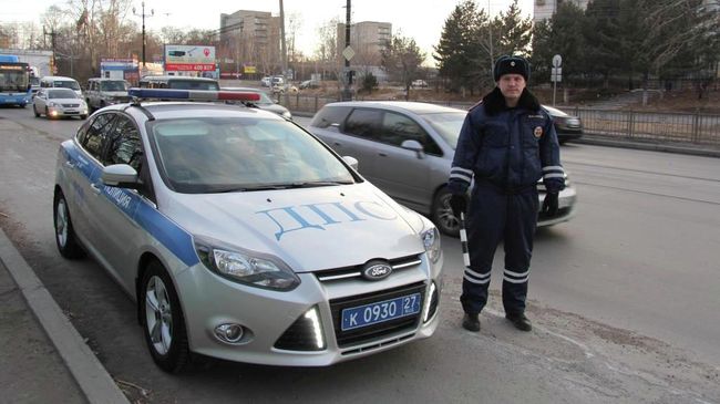 Инспектор дорожно-патрульной службы УГИБДД УМВД России по Хабаровскому краю лейтенант полиции Вячеслав Размашкин