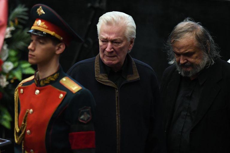 Актёр Аристарх Ливанов на церемонии прощания с народным артистом России Алексеем Булдаковым в Центральном доме кино в Москве Актёр Аристарх Ливанов на церемонии прощания с народным артистом России Алексеем Булдаковым в Центральном доме кино в Москве