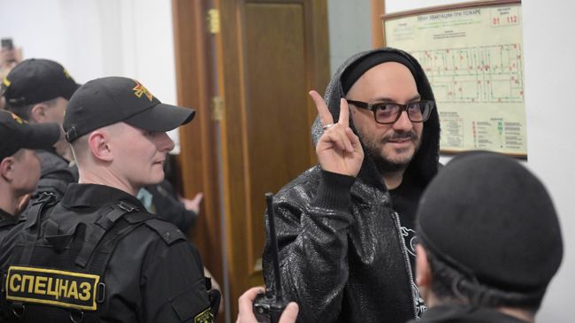 Режиссер Кирилл Серебренников в суде Режиссер Кирилл Серебренников в суде
