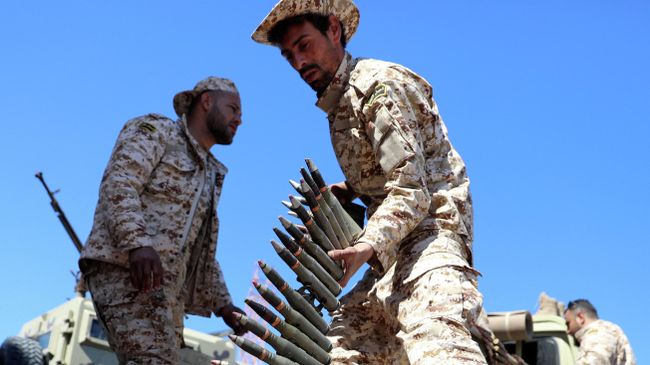 Проправительственные военные в аэропорту Триполи, Ливия. 8 апреля 2019 Проправительственные военные в аэропорту Триполи, Ливия. 8 апреля 2019