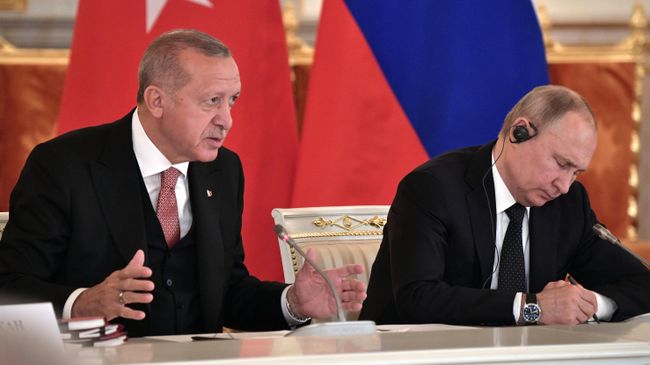 Президент РФ Владимир Путин и президент Турции Реджеп Тайип Эрдоган во время встречи с ведущими представителями деловых кругов двух стран. 8 апреля 2019 Президент РФ Владимир Путин и президент Турции Реджеп Тайип Эрдоган во время встречи с ведущими представителями деловых кругов двух стран. 8 апреля 2019