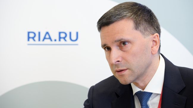 Министр природных ресурсов и экологии РФ Дмитрий Кобылкин во время интервью на стенде МИА Россия сегодня на форуме Арктика – территория диалога в Санкт-Петербурге. 9 апреля 2019 Министр природных ресурсов и экологии РФ Дмитрий Кобылкин во время интервью на стенде МИА Россия сегодня на форуме Арктика – территория диалога в Санкт-Петербурге. 9 апреля 2019