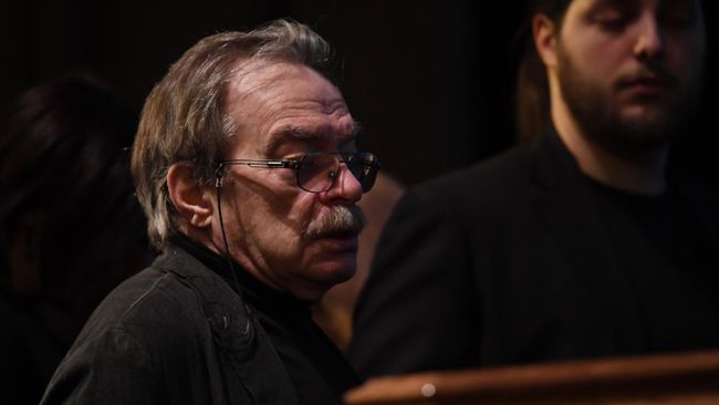 Драматург, актер и режиссер Александр Адабашьян на церемонии прощания с режиссером Георгием Данелией