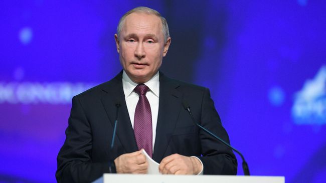 Президент РФ Владимир Путин на пленарном заседании V Международного арктического форума Арктика – территория диалога. 9 апреля 2019