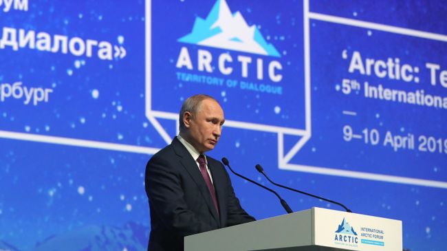 Президент РФ Владимир Путин на пленарном заседании V Международного арктического форума Арктика – территория диалога. 9 апреля 2019