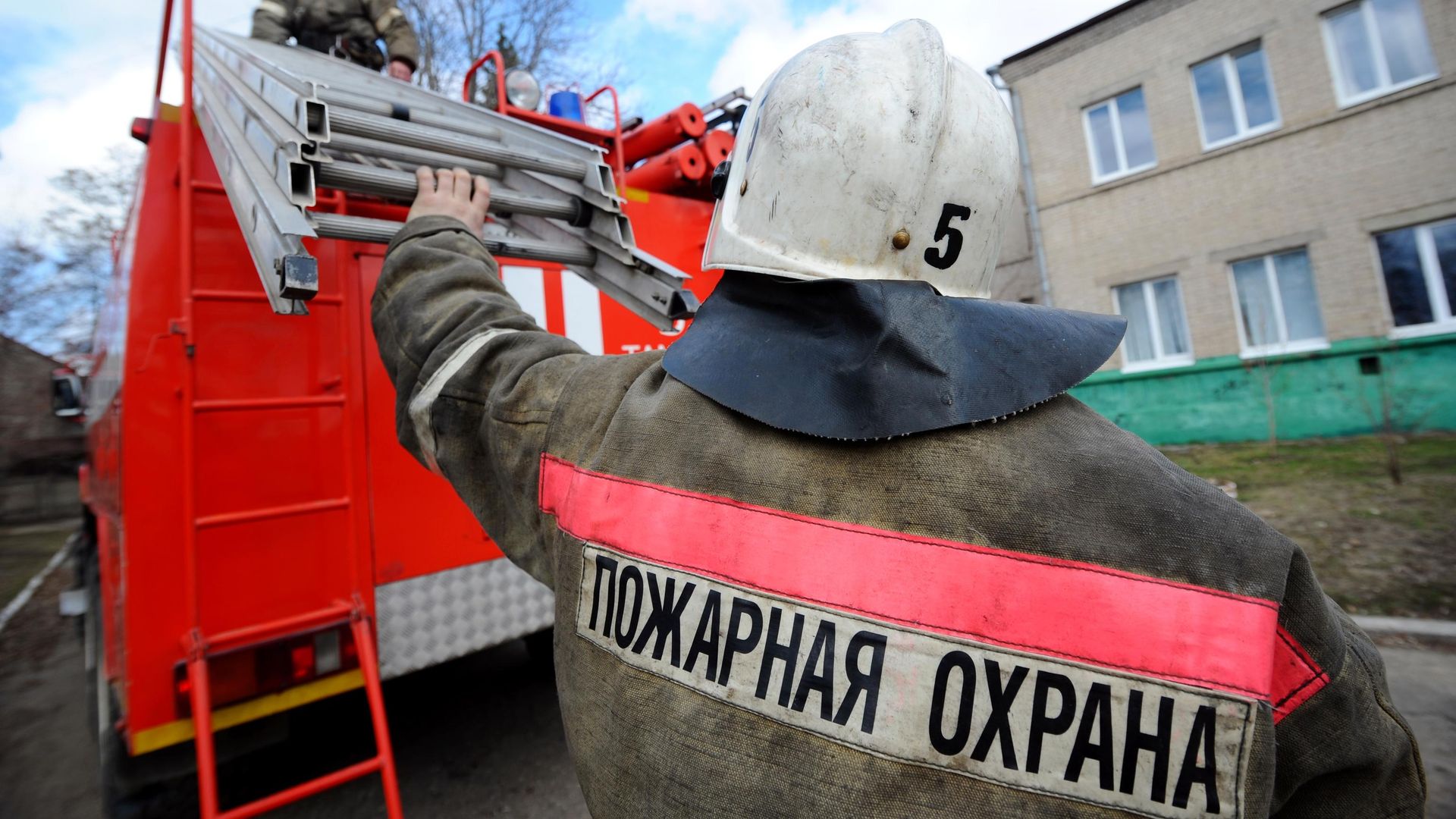 Работники пожарной охраны пожарно - спасательного центра во время работы - РИА Новости, 1920, 16.11.2021