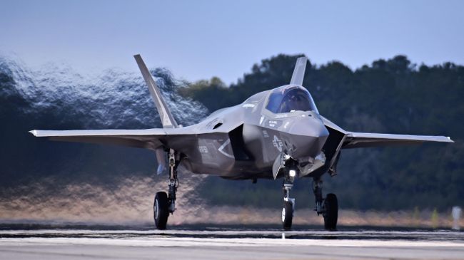 Военный самолет F-35 Военный самолет F-35