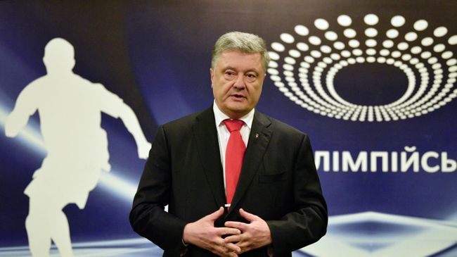 Кандидат в президенты Украины Петр Порошенко во время брифинга после сдачи анализов на алкогольную и наркотическую зависимость экспертам Добровольной антидопинговой ассоциации (WADA). 10 апреля 2019 Кандидат в президенты Украины Петр Порошенко во время брифинга после сдачи анализов на алкогольную и наркотическую зависимость экспертам Добровольной антидопинговой ассоциации (WADA). 10 апреля 2019