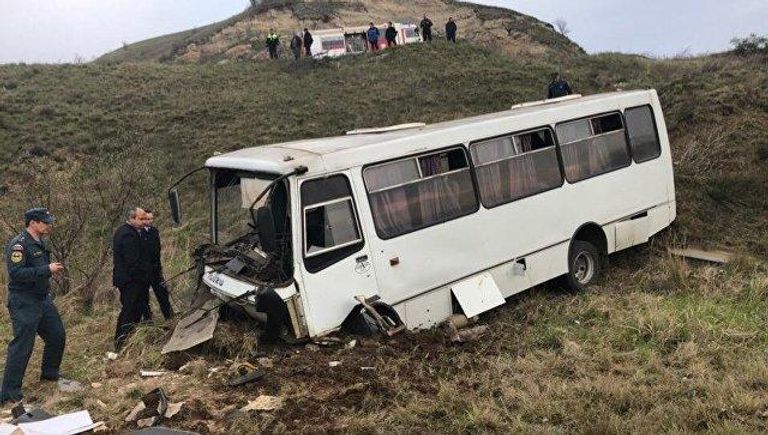 ДТП с рейсовым автобусом на трассе Феодосия-Керчь на востоке Крыма. 10 апреля 2019