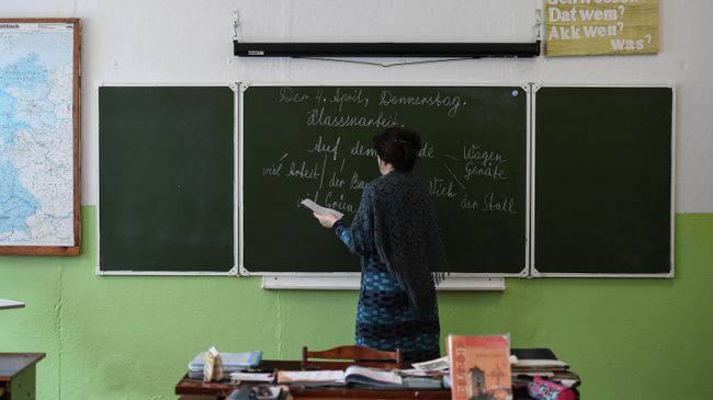 Урок немецкого языка в школе в деревне Аполлоновка Урок немецкого языка в школе в деревне Аполлоновка