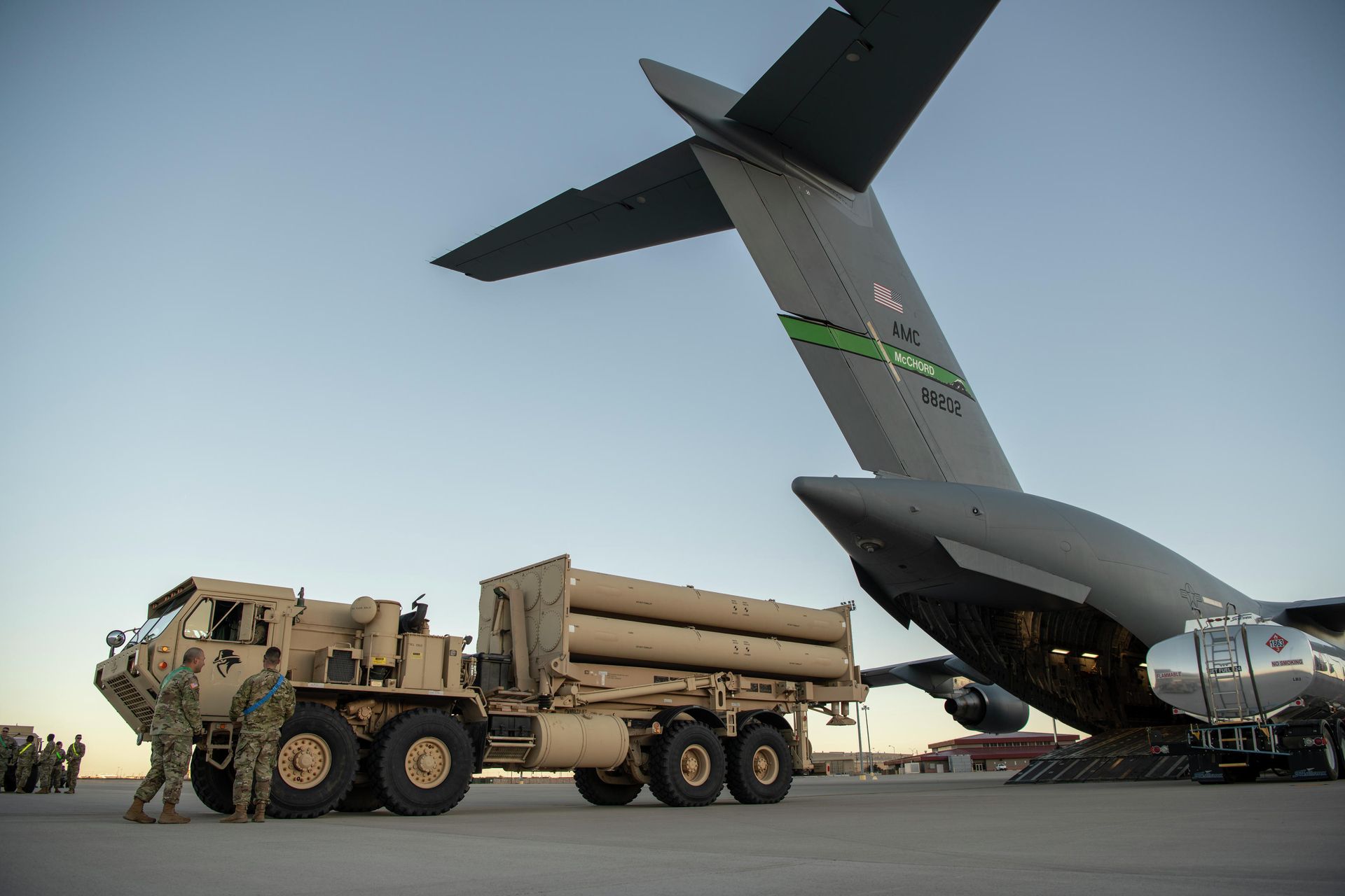 Погрузка системы противоракетной обороны THAAD в самолет C-17 Globemaster III на авиабазе Fort Bliss в Техасе, США Погрузка системы противоракетной обороны THAAD в самолет C-17 Globemaster III на авиабазе Fort Bliss в Техасе, США - РИА Новости, 1920, 22.01.2025