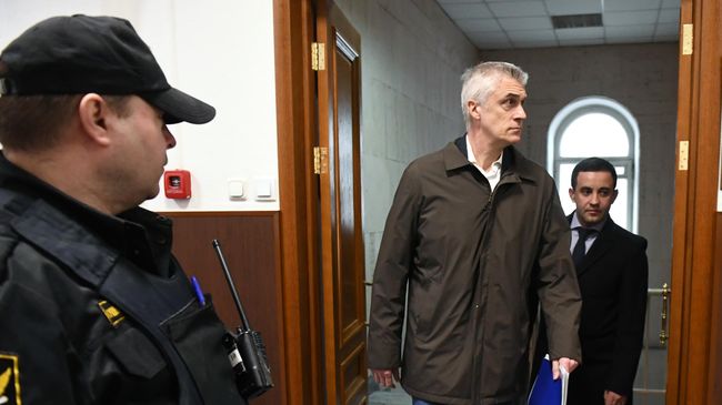 Основатель фонда Baring Vostok Майкл Калви, обвиняемый в мошенничестве на 2,5 миллиарда рублей, на заседании в Басманном суде Москвы Основатель фонда Baring Vostok Майкл Калви, обвиняемый в мошенничестве на 2,5 миллиарда рублей, на заседании в Басманном суде Москвы