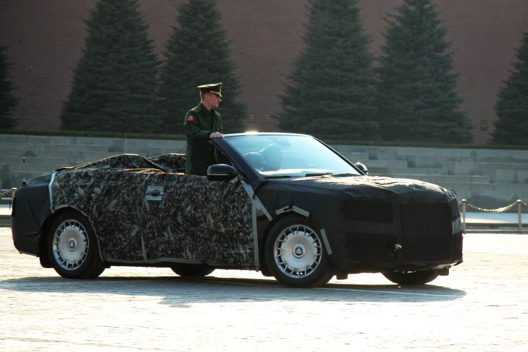 Автомобиль Aurus на Красной площади в Москве Автомобиль Aurus на Красной площади в Москве
