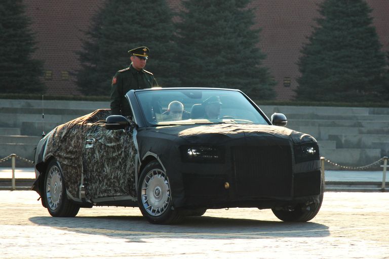 Кабриолет Aurus на Красной площади в Москве Кабриолет Aurus на Красной площади в Москве
